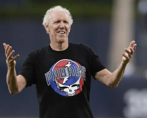 Celtics pay tribute to 1986 champion Bill Walton before Game 1 of the NBA Finals against Dallas