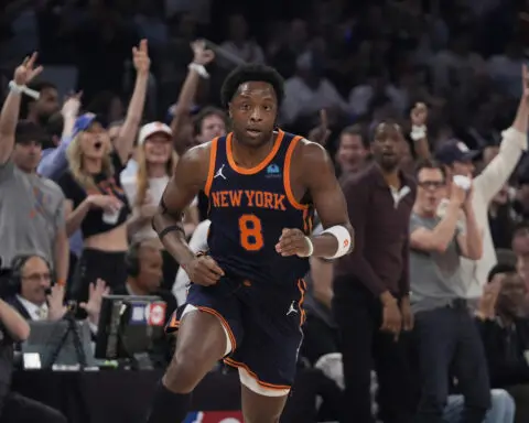 OG Anunoby will stay with the New York Knicks on a 5-year deal, AP source says