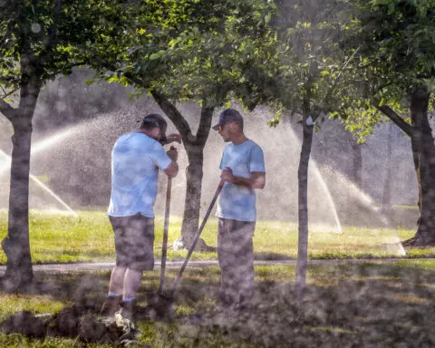 Record-breaking US heat wave scorches the Midwest and Northeast, bringing safety measures
