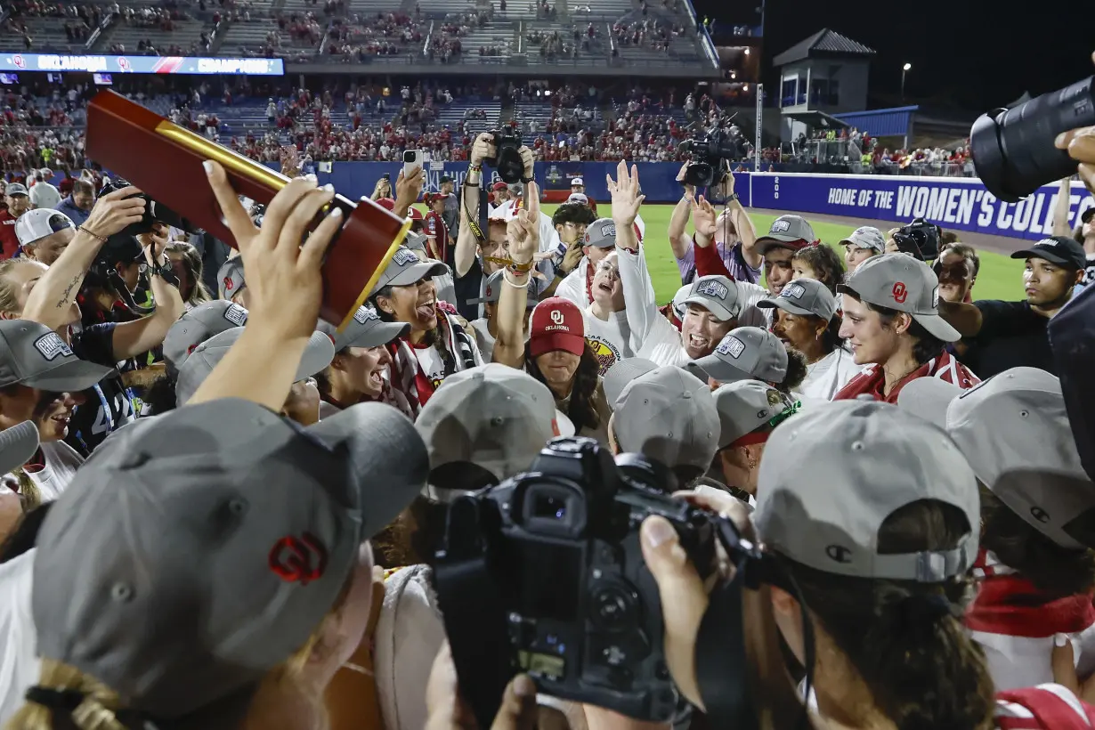 WCWS Texas Oklahoma Softball