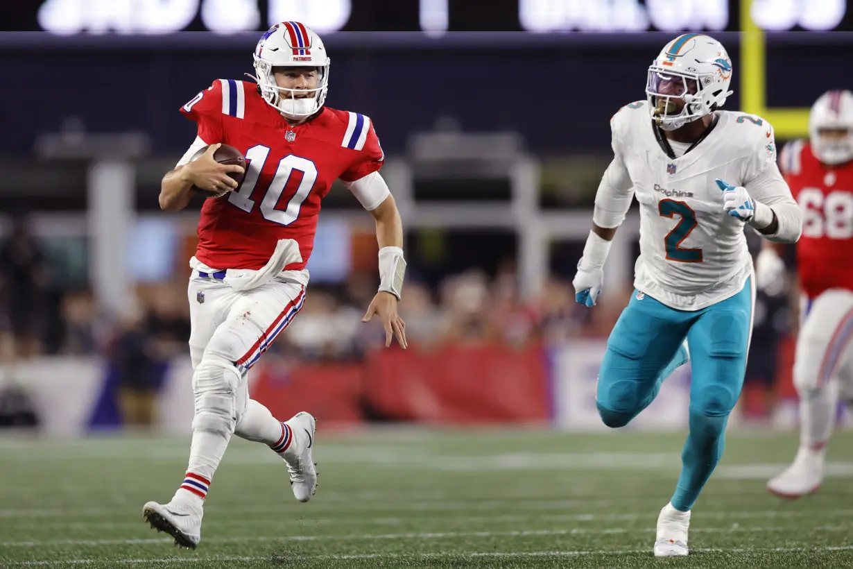 Mostert runs for 2 TDs, Tagovailoa throws for another as Dolphins hold off Patriots 24-17