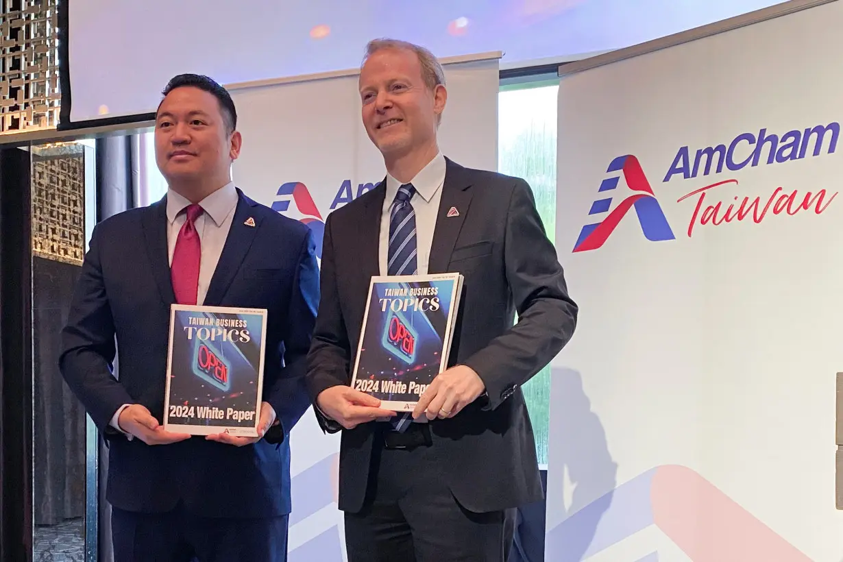 AmCham Taiwan Chairperson Dan Silver and President Patrick P. Lin pose for pictures during a news conference in Taipei