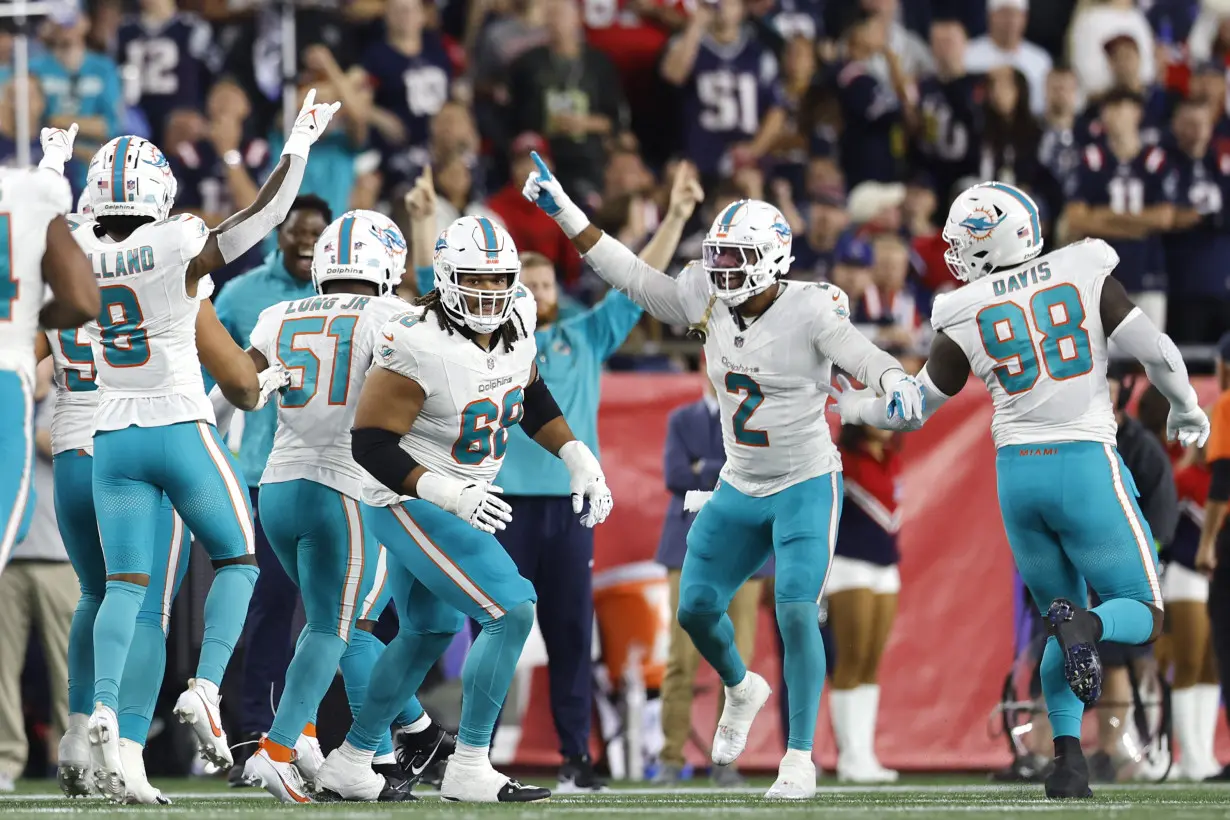 Mostert runs for 2 TDs, Tagovailoa throws for another as Dolphins hold off Patriots 24-17