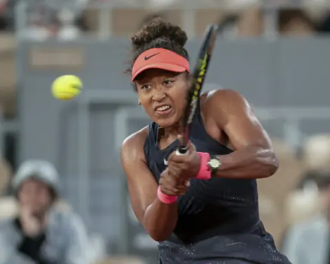 WTA roundup: Qinwen Zheng aces test vs. Naomi Osaka
