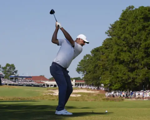 Scheffler goes without a birdie for a 74 and narrowly avoids an early exit from US Open