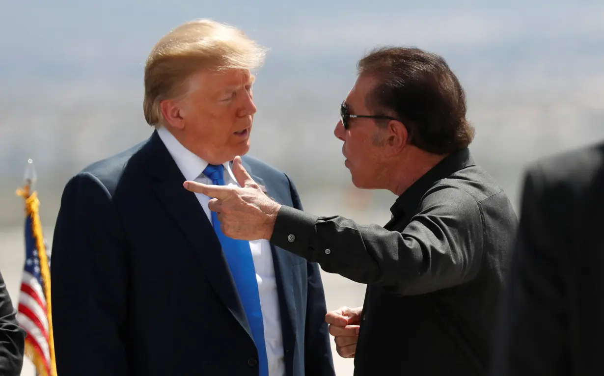 Trump speaks with Steve Wynn in Las Vegas