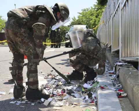 South Korea plans to nullify peace deal to punish North Korea over trash-carrying balloon launches