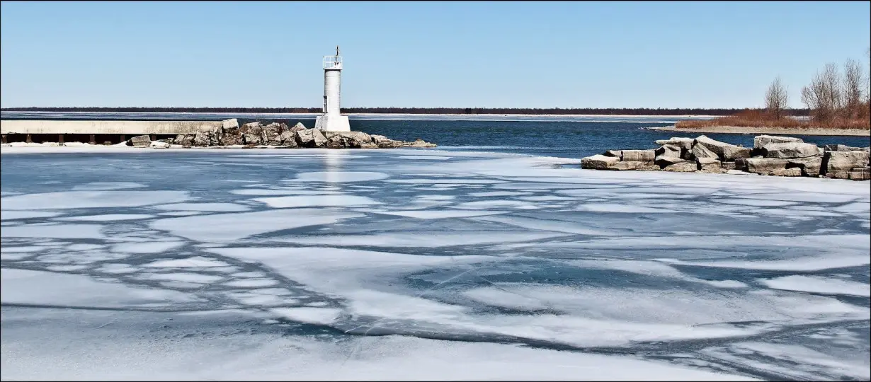 Losing winter ice is changing the Great Lakes food web – here’s how light is shaping life underwater