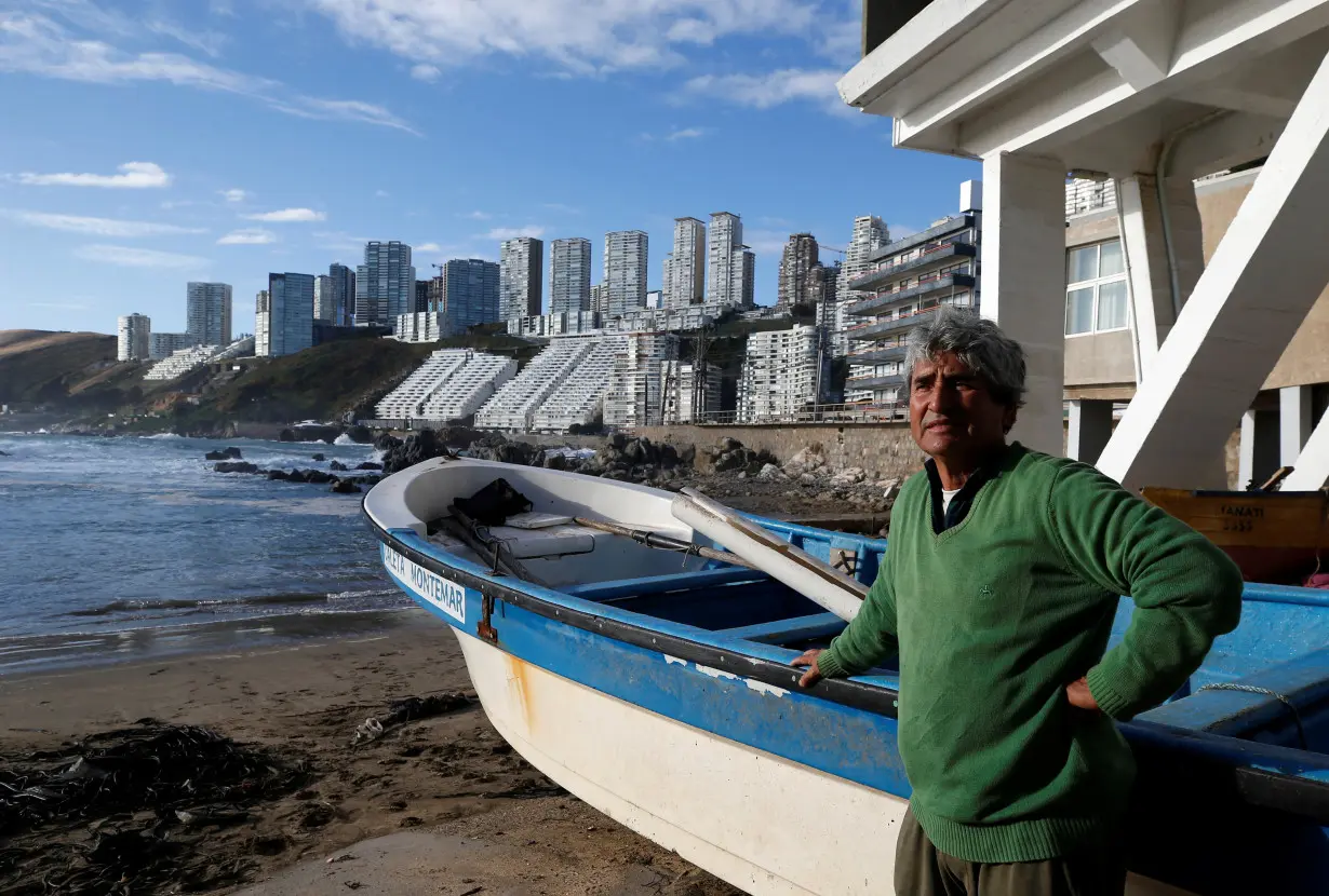 Unrestrained construction of homes threaten ecosystems in Chile's coastal dunes