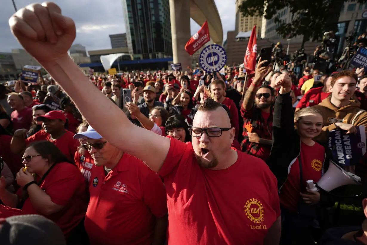 APTOPIX Auto Workers Strike