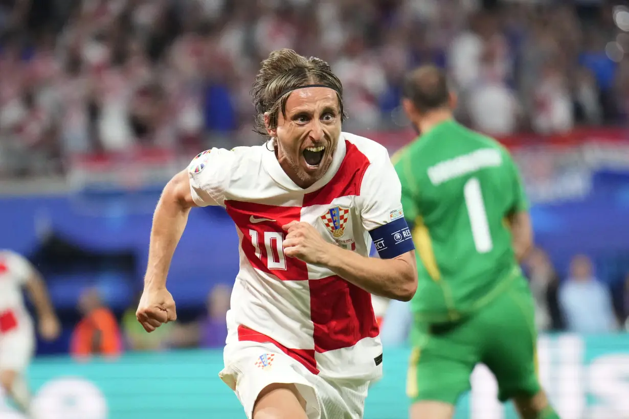 Italy advances at Euro 2024 after Zaccagni equalizer in injury time against Croatia