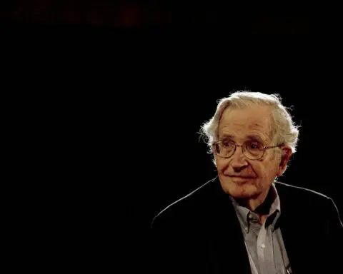 Lula visits convalescing Noam Chomsky in Sao Paulo