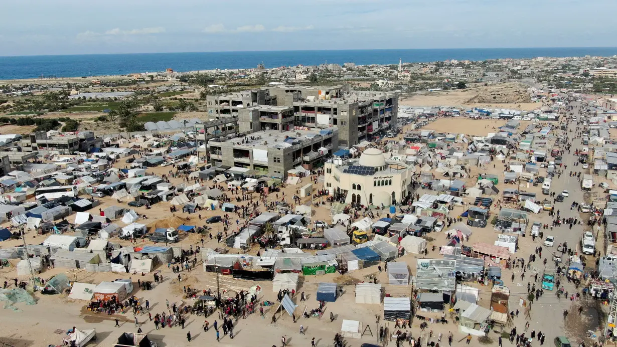 Displaced Palestinians, who fled their houses due to Israeli strikes amid the ongoing conflict between Israel and the Palestinian Islamist group Hamas, take shelter tent camps, in Rafah