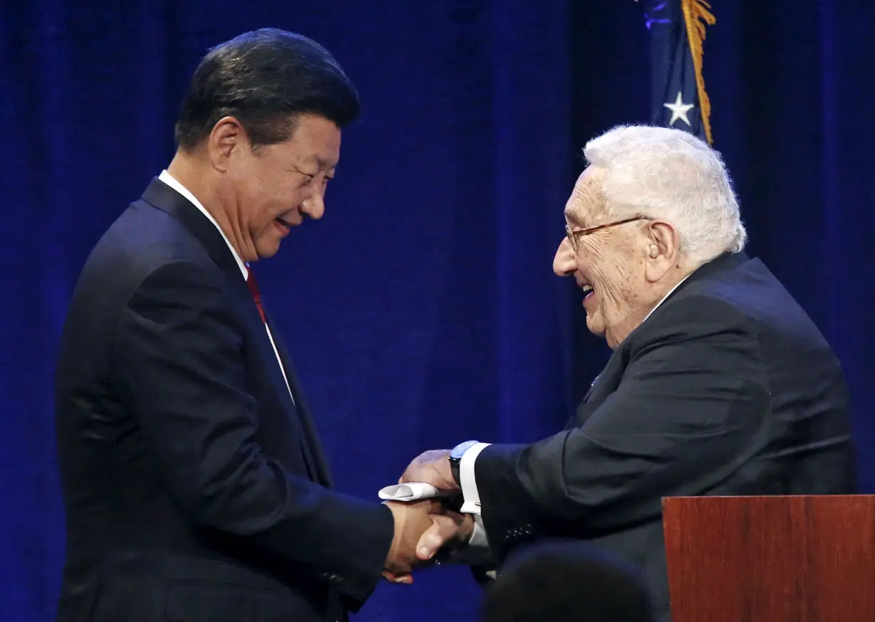 FILE PHOTO: Chinese President Xi is introduced by former U.S. National Security Advisor and Secretary of State Kissinger at a policy speech to Chinese and U.S. CEOs during a dinner reception in Seattle, Washington