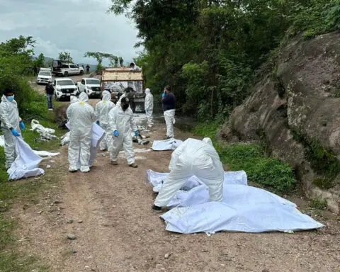 In Mexico, 19 bodies found in truck as violence spreads in southern state