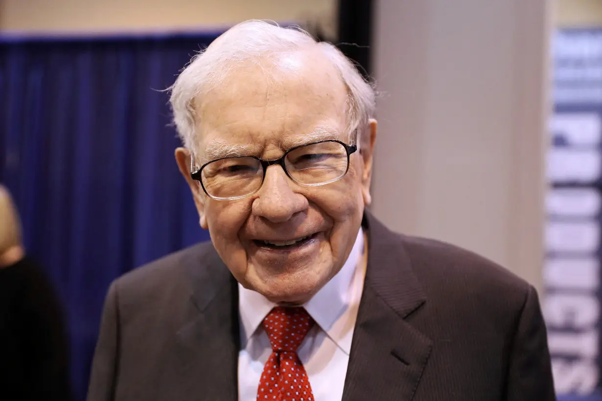 FILE PHOTO: Berkshire Hathaway Chairman Warren Buffett walks through the exhibit hall as shareholders gather to hear from the billionaire investor at Berkshire Hathaway Inc's annual shareholder meeting in Omaha