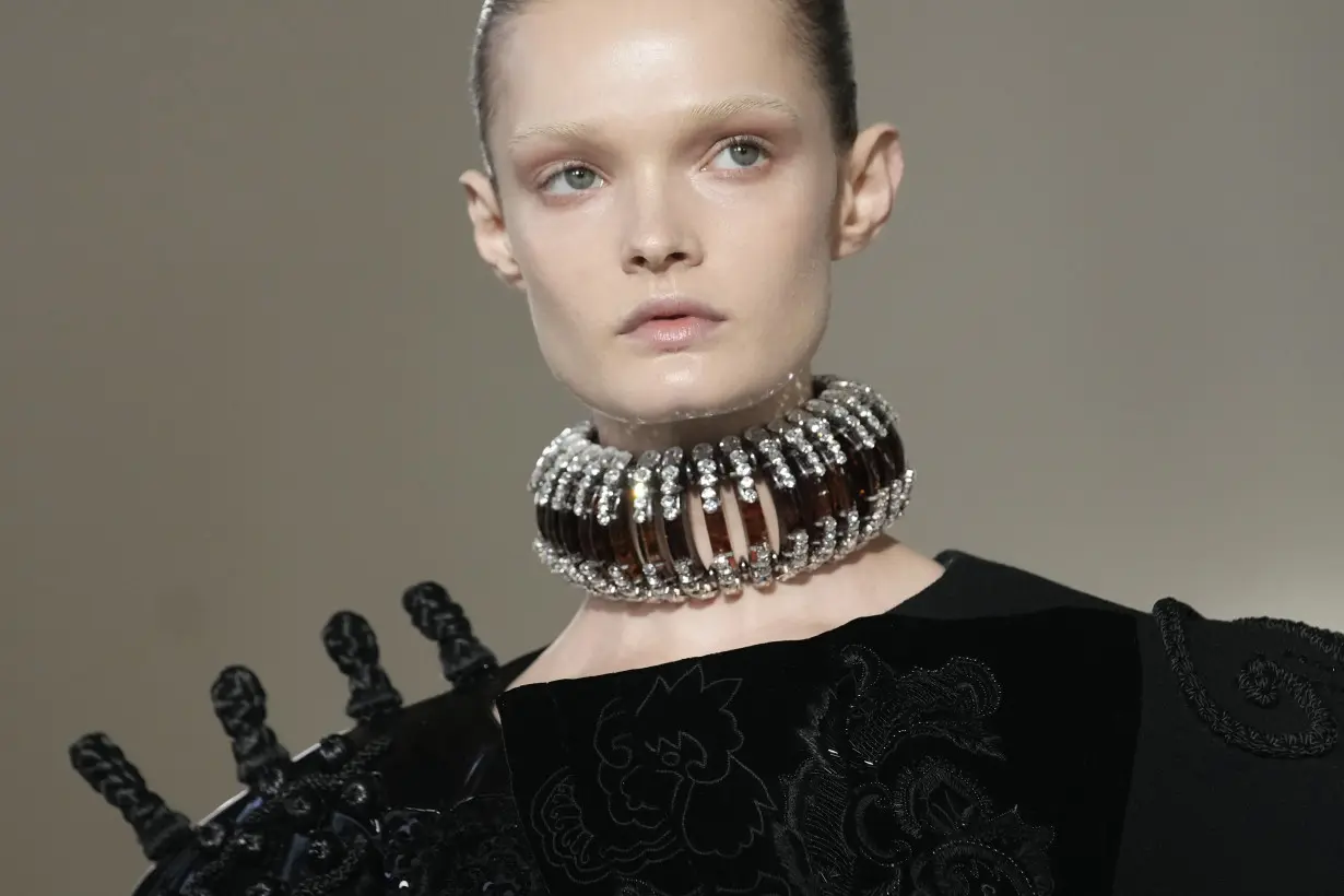 France Haute Couture Fashion S/S 2024 Schiaparelli