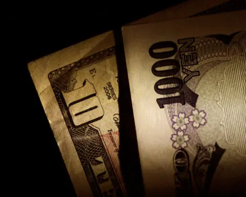 Yen drops to 38-year low, US dollar slumps after weak data