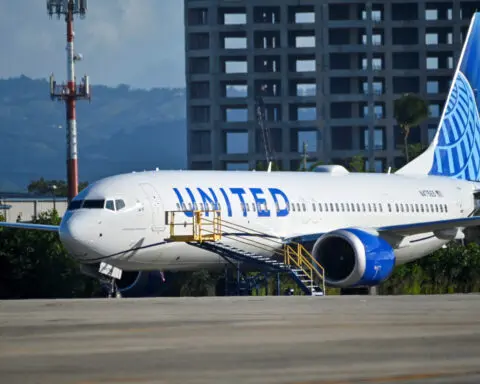 United CEO says airline building fleet plan without Boeing's 737 MAX 10 jets