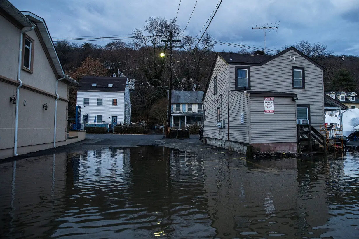 Heavy rain raises threat of flooding along East Coast