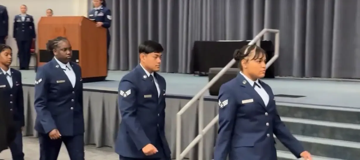 7 BAFB airmen become U.S. citizens