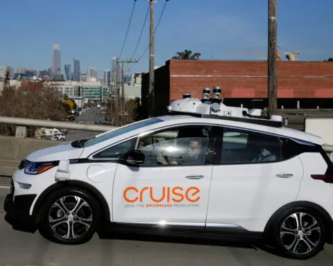 GM's Cruise plans careful re-launch for driverless robotaxis - Axios