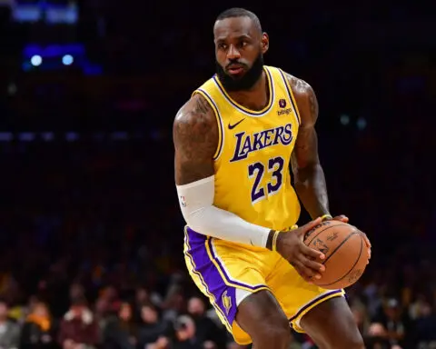 Reports: LeBron James to sign $104M deal with Lakers