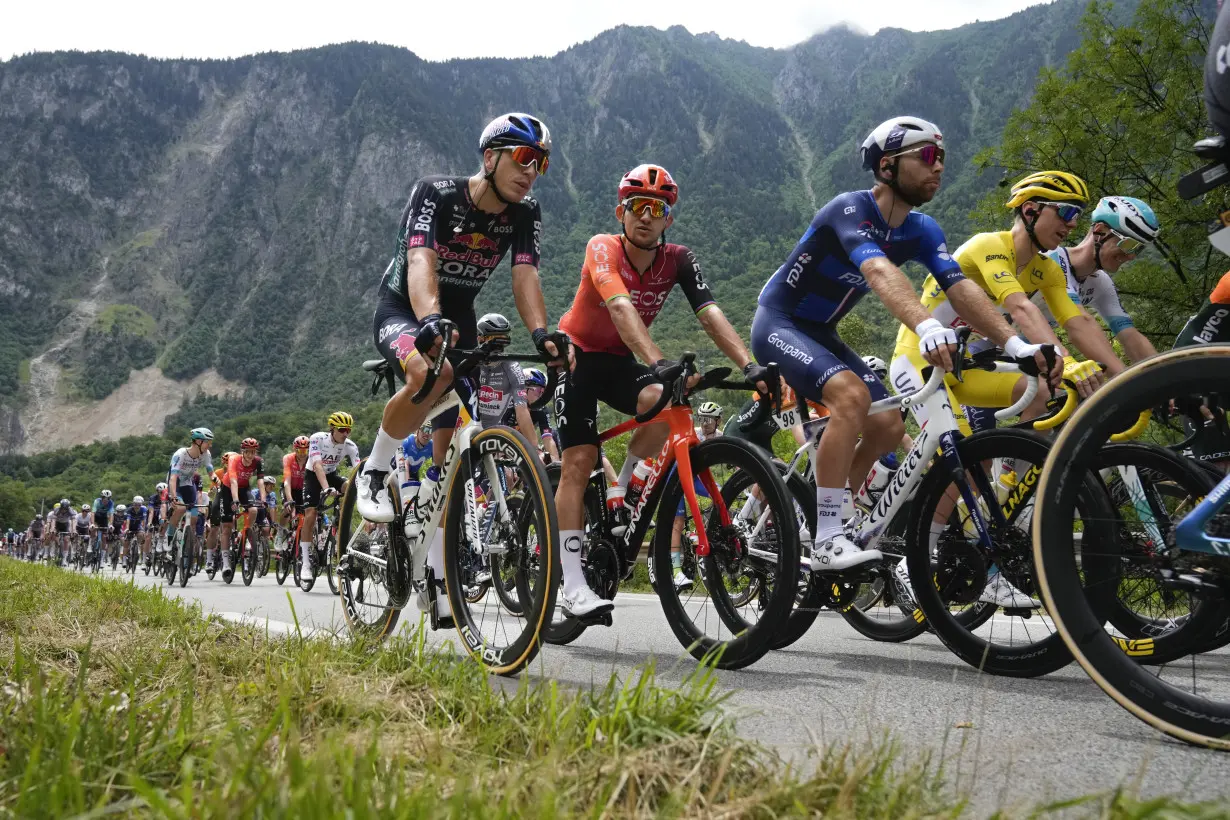 Cavendish breaks Merckx’s record for most career Tour de France stage wins with his 35th victory