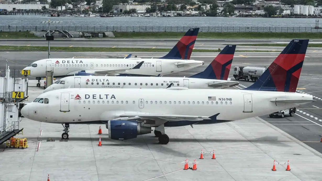 Delta flight diverted to JFK after passengers were served spoiled food