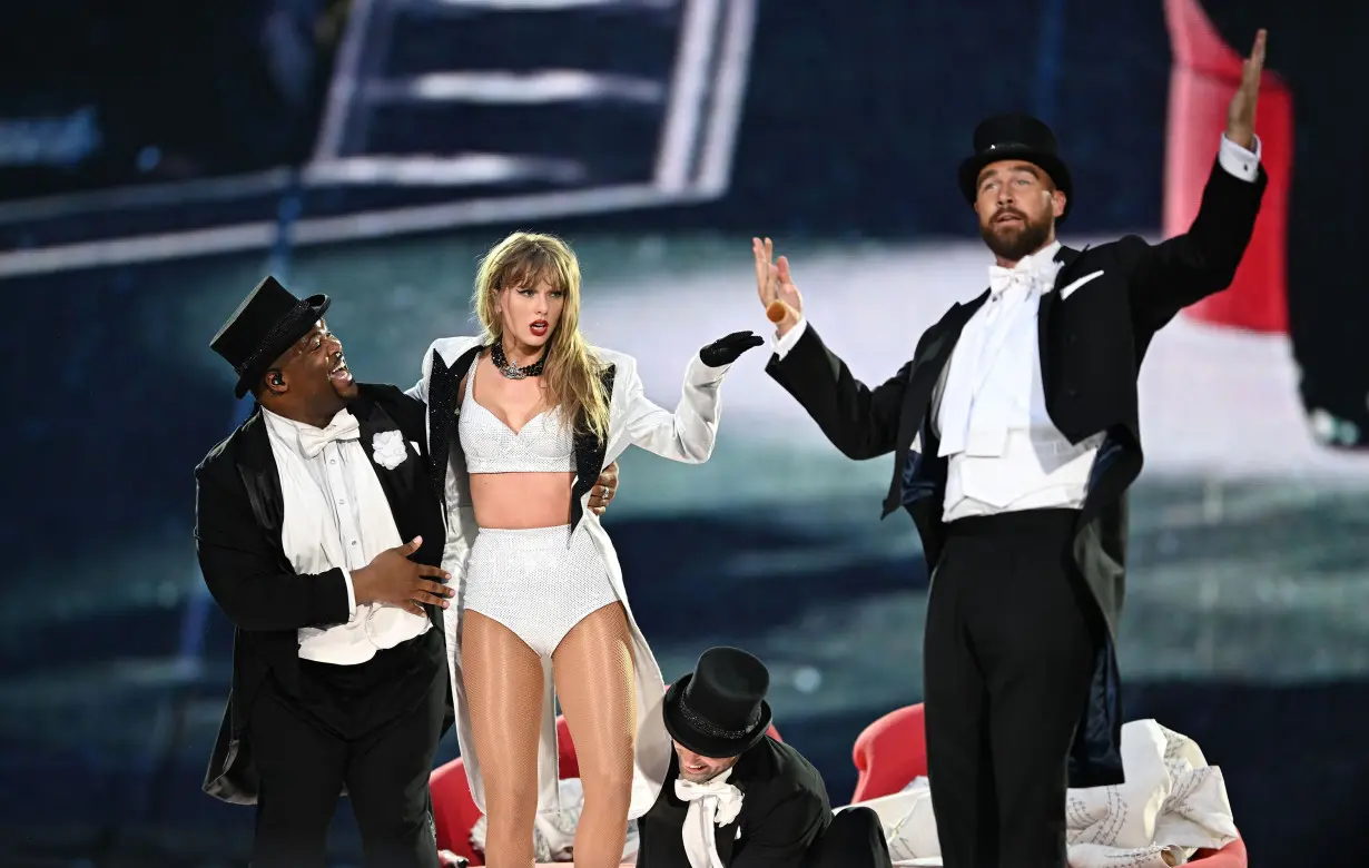 Travis Kelce reveals his No. 1 rule on stage with Taylor Swift: ‘Do not drop the baby’