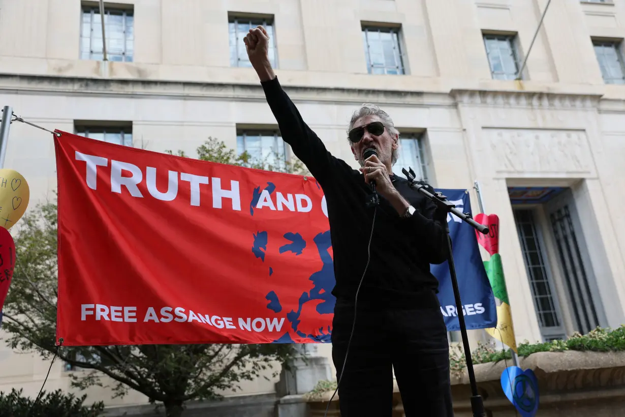 #FreeAssange rally outside the U.S. Department of Justice building in Washington