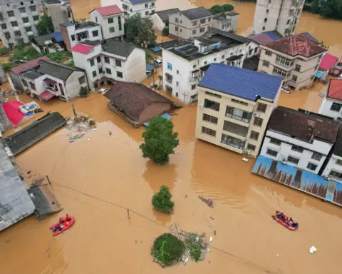 Flood fears in China's east as rain swells Yangtze River levels