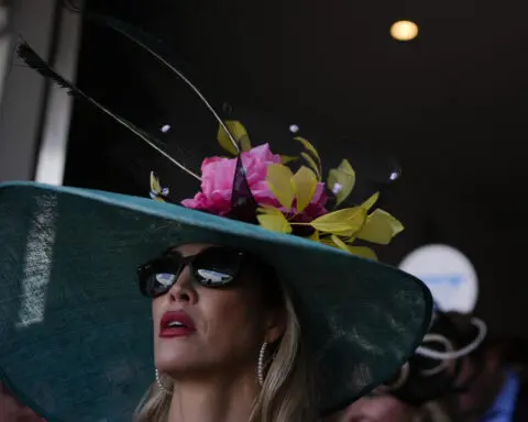 Mystik Dan wins 150th Kentucky Derby by a nose in the closest 3-horse photo finish since 1947