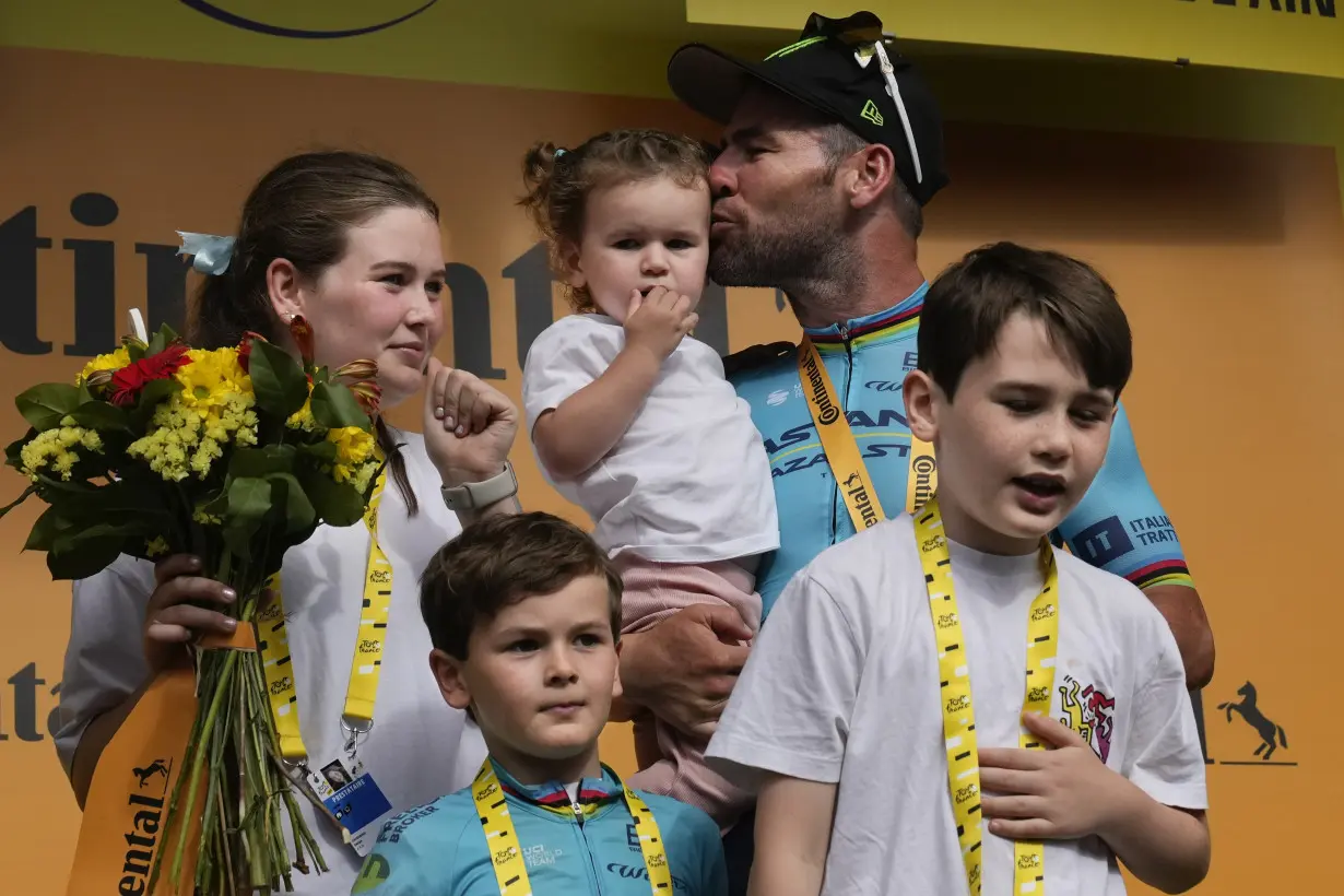 Cavendish breaks Merckx’s record for most career Tour de France stage wins with his 35th victory