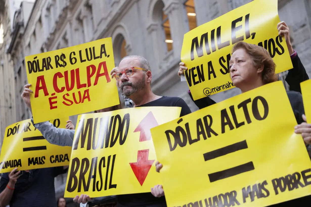 Protest to symbolize the funeral of Brazilian currency, in Sao Paulo