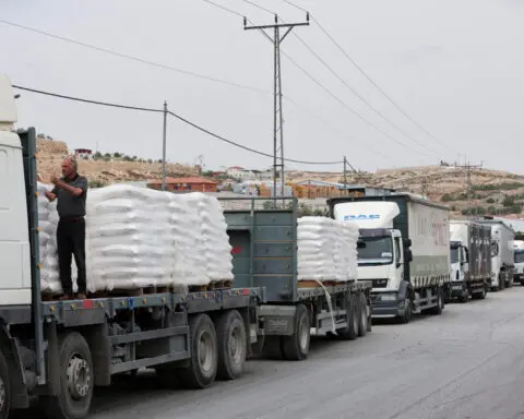 Feeding Gaza: Traders run gauntlet of bullets, bombs and bribes