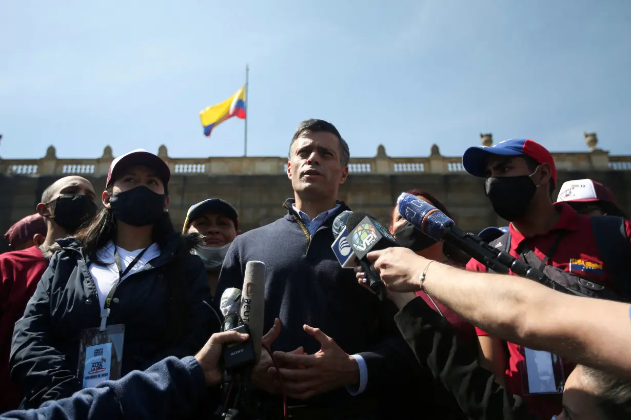 FILE PHOTO: FILE PHOTO: Venezuelan opposition politician Leopoldo Lopez participates in a popular consultation launched by opposition leader Juan Guaido to decline Venezuela's December 6 parliamentary election, in Bogota