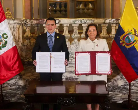 Peru and Ecuador to join efforts on security and oil integration 
