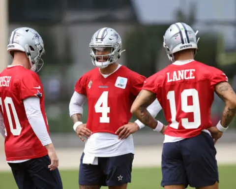 Reports: Cowboys QB Dak Prescott (ankle) out of walking boot