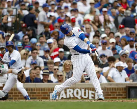 MLB roundup: Ian Happ homers from left, right side in Cubs' rout