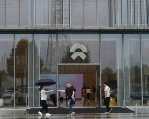 Nio CFO Feng steps down, EV maker appoints insider as successor