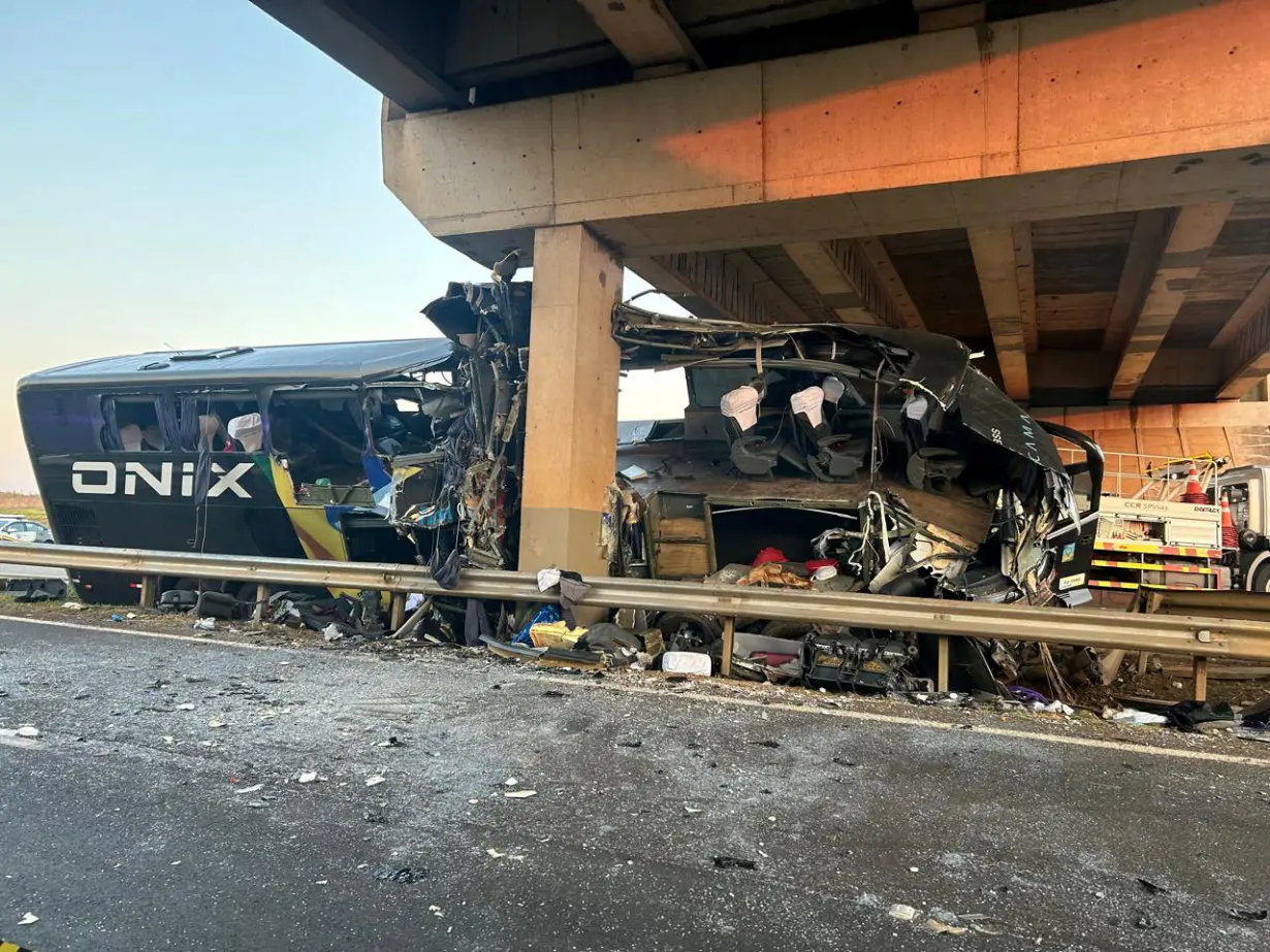 Bus crashes into central pillar of bridge near Itapetininga in Sao Paulo state