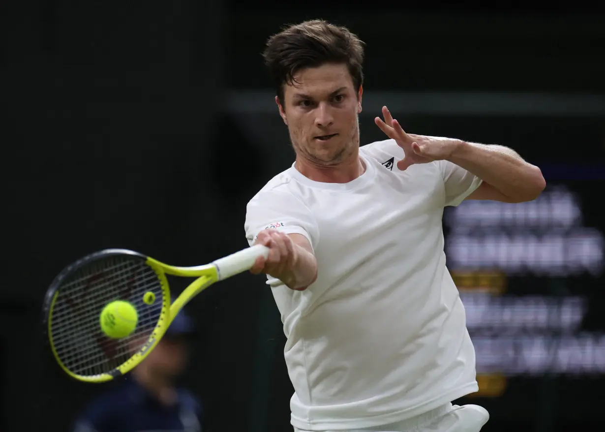 Tennis-Sinner flattens Kecmanovic to reach Wimbledon fourth round