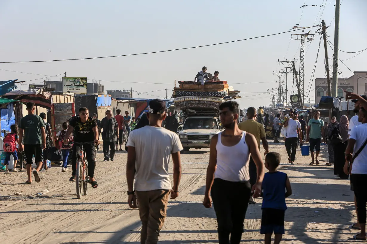 Palestinians back their belongings and flee after Israeli strikes on Rafah in Gaza, June 21, 2024.