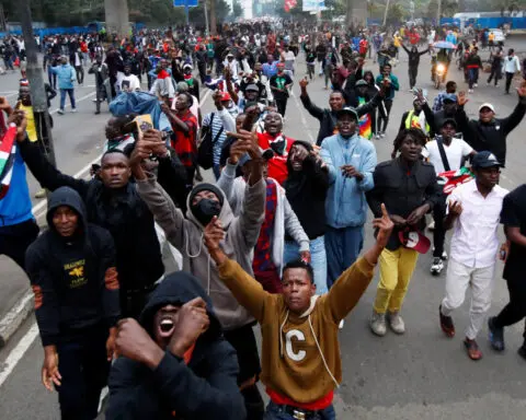 Kenyans hold concert to remember those killed in protests
