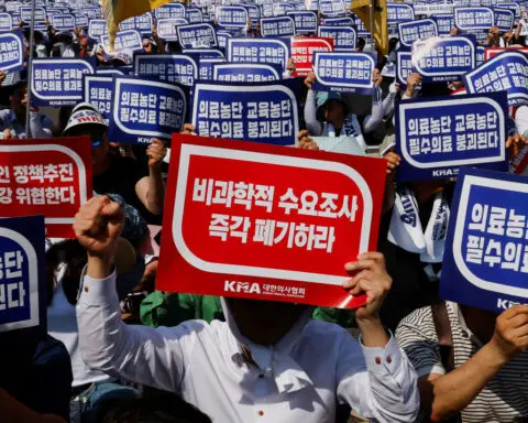 South Korea drops plan to suspend licenses of striking doctors