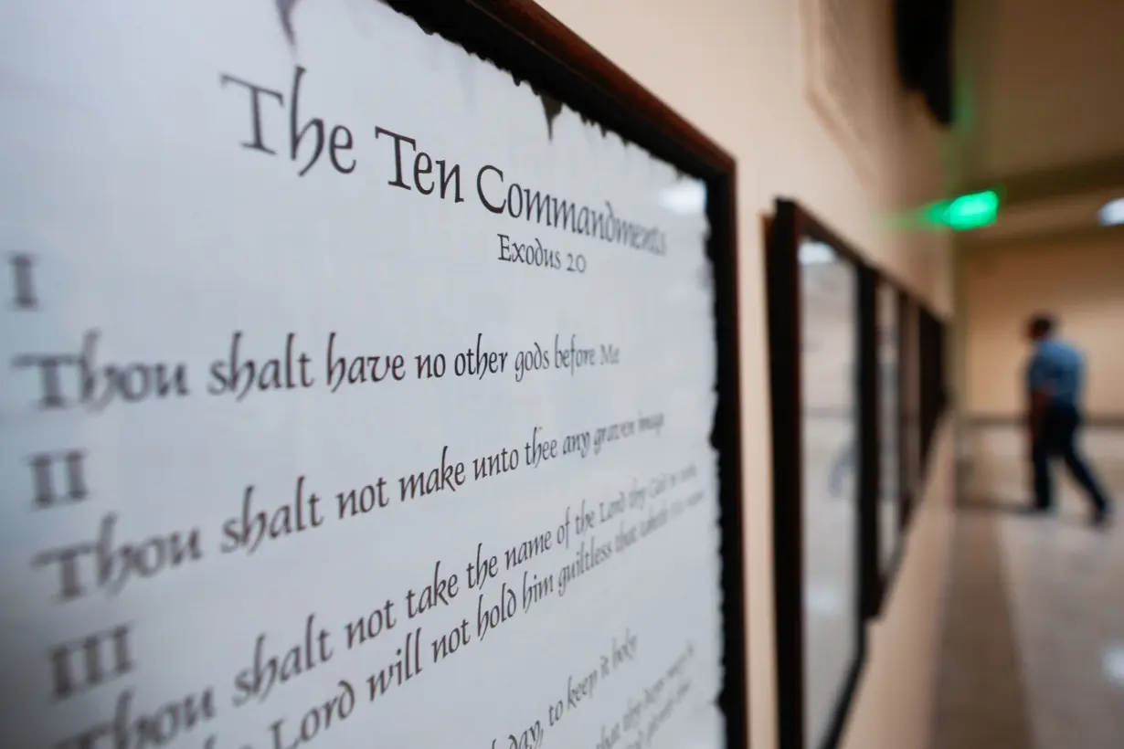 Louisiana plaintiffs ask court to temporarily block law that requires public schools to display Ten Commandments