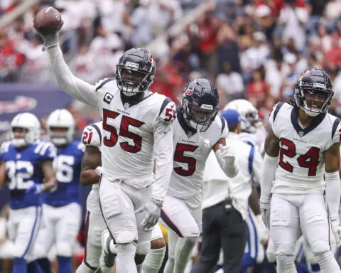 Veteran DE Jerry Hughes re-signs with Texans