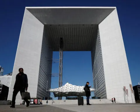 With France in limbo, spotlight swings to Washington