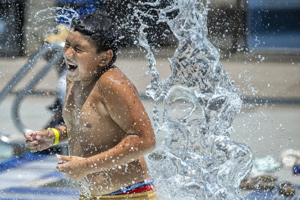 Tourists still flock to Death Valley amid searing US heat wave blamed for several deaths